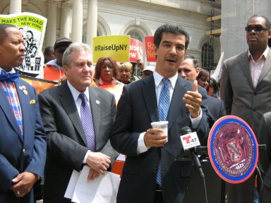 TRABAJADORES Y CONCEJALES PIDEN AUTONOMÍA PARA ELEVAR SALARIO MÍNIMO EN NY