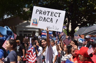 ESTUDIANTES CON DACA RECLAMAN A TRUMP MÁS SEGURIDAD PARA SUS FAMILIAS