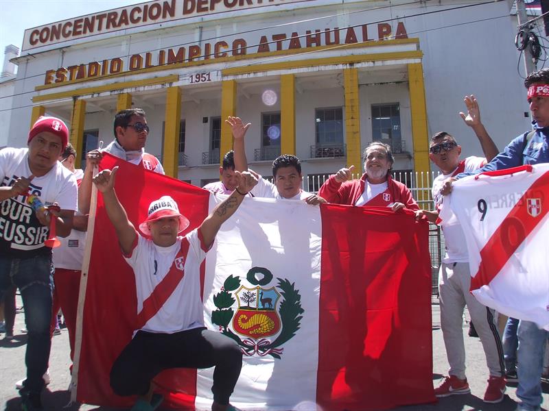 Goles de 'Orejas' Flores ilusionan a Perú que se acerca al Mundial