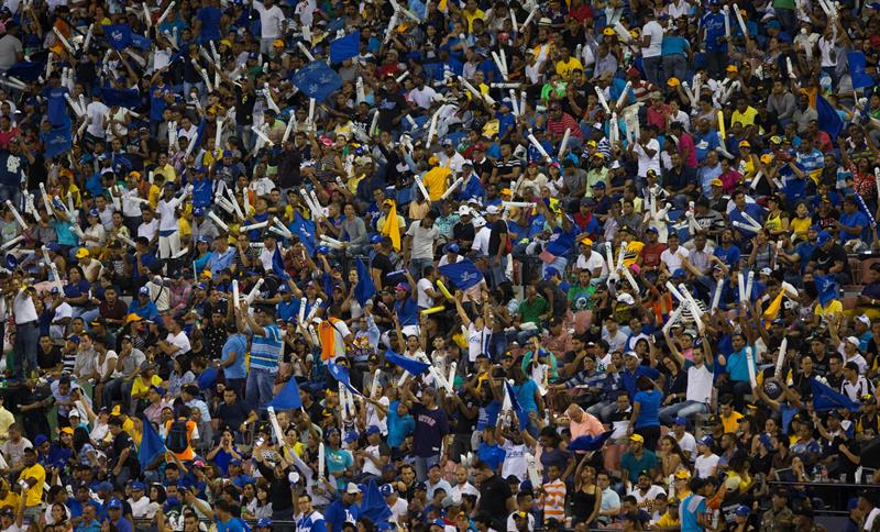 Las Águilas vencen a los Tigres en el inicio del béisbol dominicano