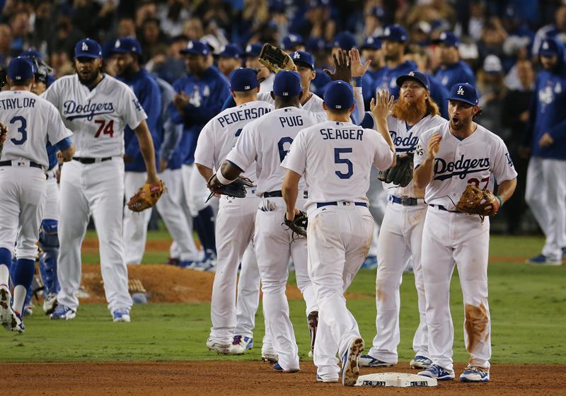 Dodgers derrotan 3-1 a Astros y obligan al 7mo juego por el título