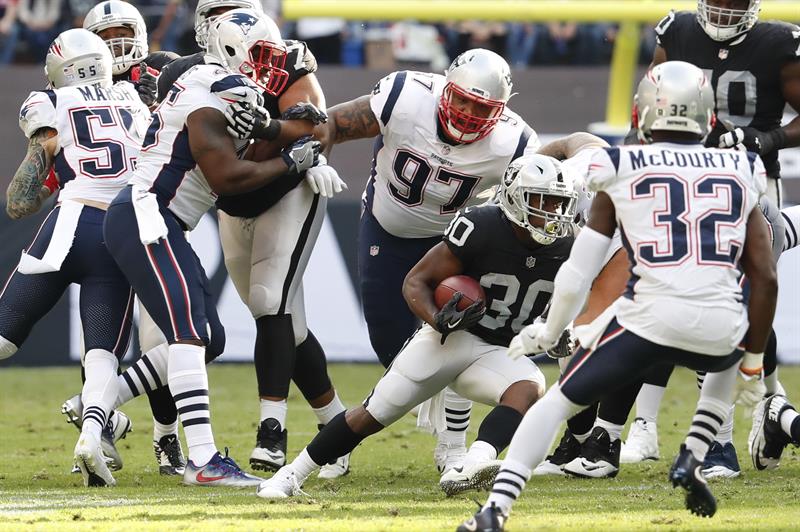 Patriots aplastan a Raiders en el estadio Azteca