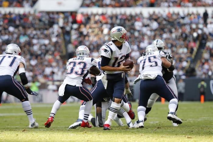 Patriots aplastan a Raiders en el estadio Azteca