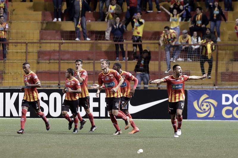 Herediano empata a Tigres en el último minuto y mantiene viva la serie