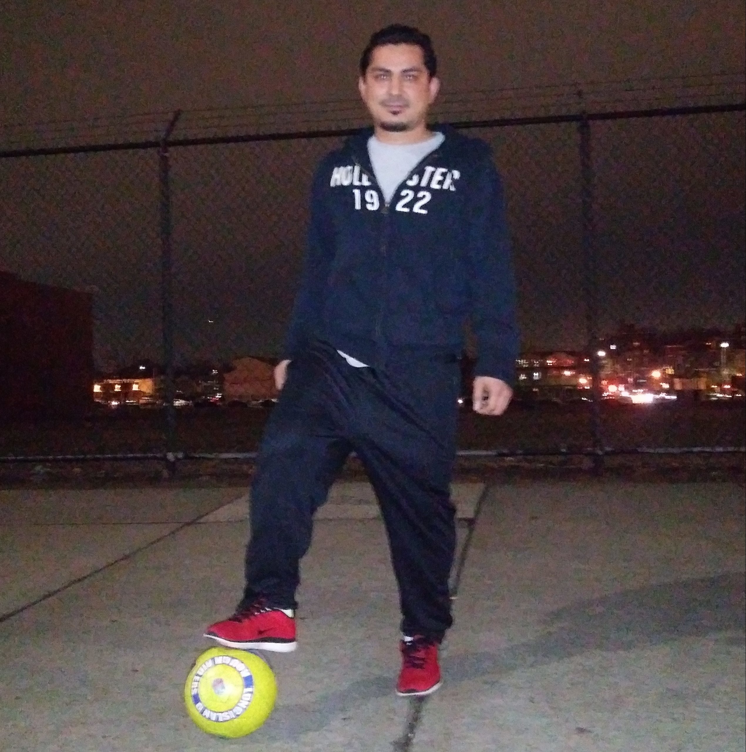 Entrenador de fútbol beneficiario de DACA enfrenta 'el partido de su vida' contra la deportación