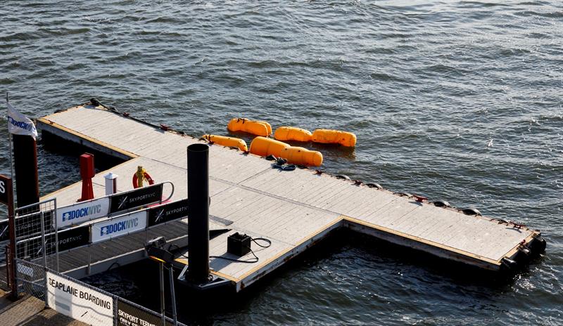 Suman cinco muertos por accidente de helicóptero en East River