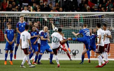 México 3-0 a Islandia con doblete de Layún y tiro libre de Fabián