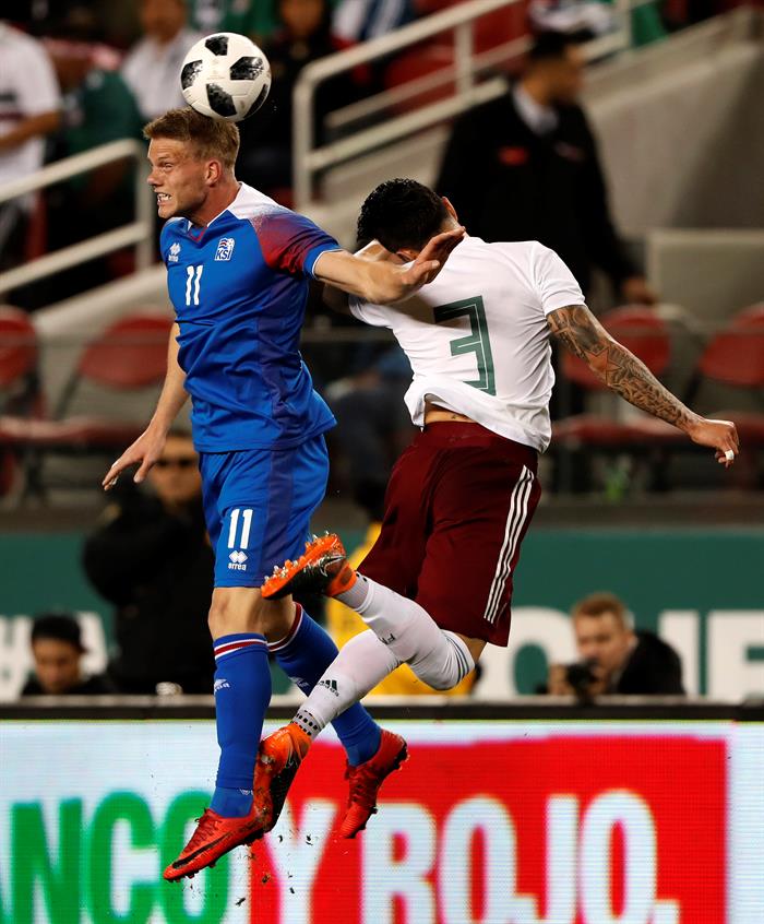 México vence a Islandia con un par de goles Layún y uno de Fabián