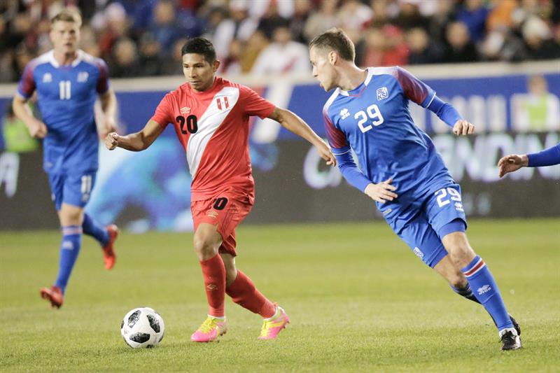 Perú se impone con autoridad y buen juego ante una dura Islandia