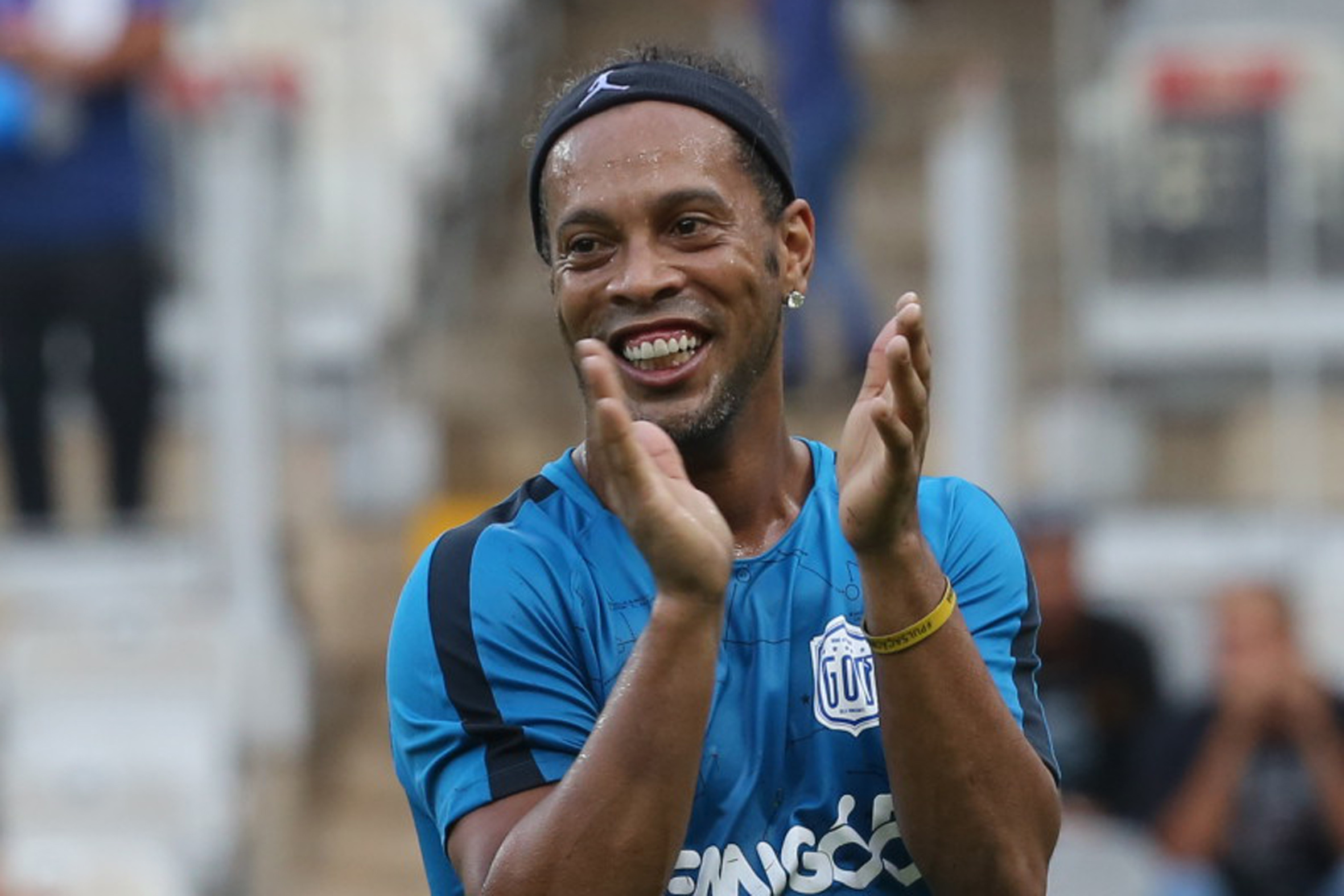 Ronaldinho espera que Neymar ayude a Brasil a ganar su sexto título Mundial