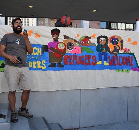 Activistas marchan a la frontera para recibir a inmigrantes centroamericanos