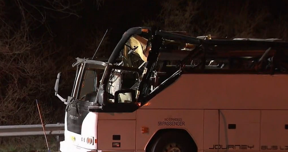 Varios estudiantes heridos tras accidente de autobús en Southern State Parkway