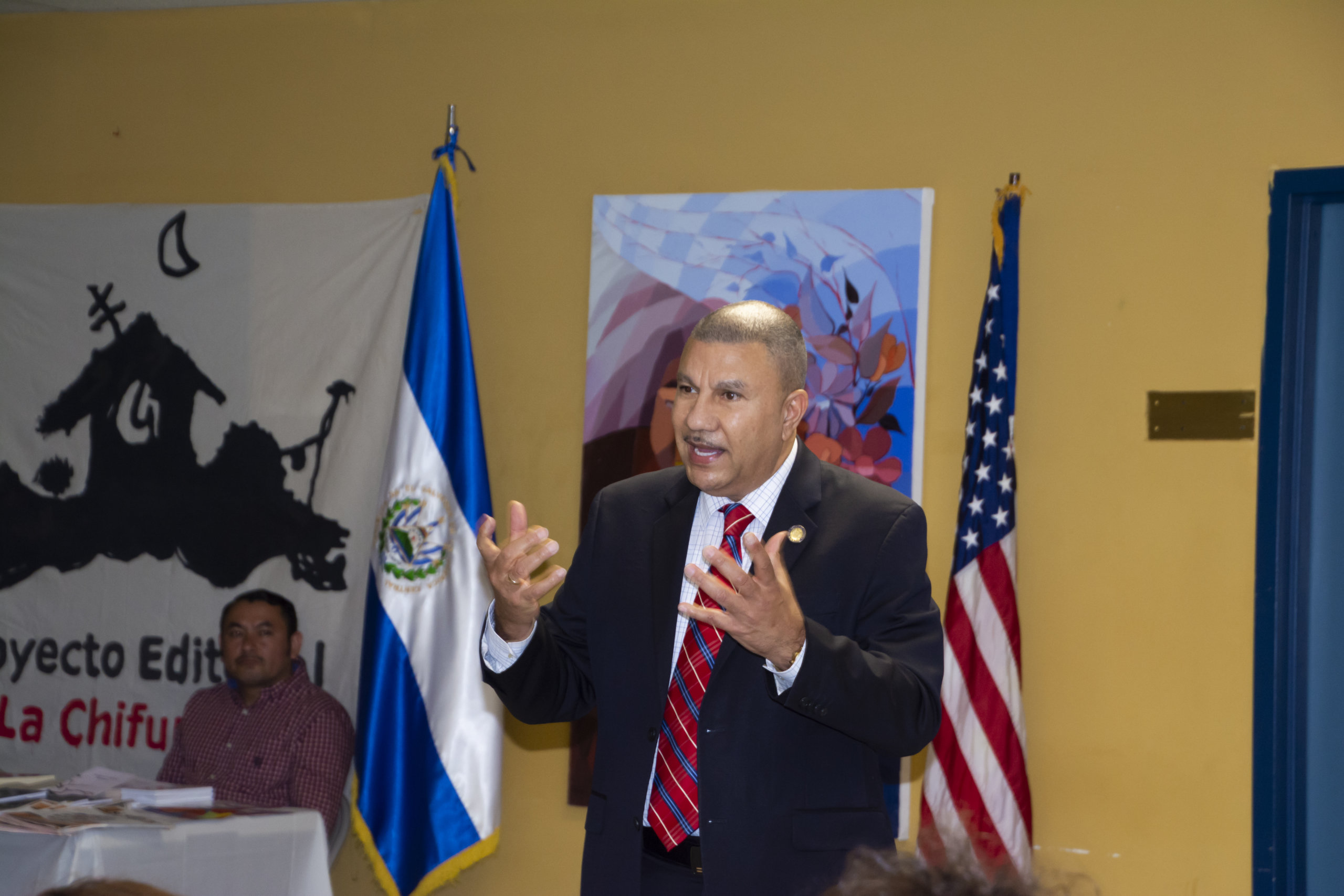 Asambleísta Phil Ramos dona equipo médico a El Salvador (Fotos)