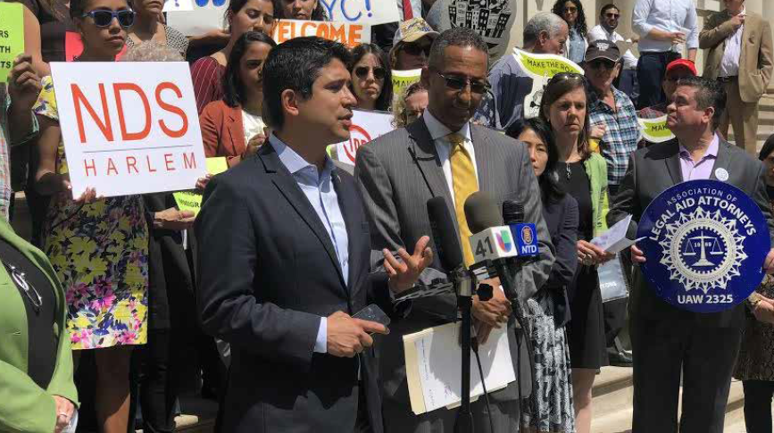 Activistas y concejal de Nueva York piden mantener a ICE fuera de los tribunales
