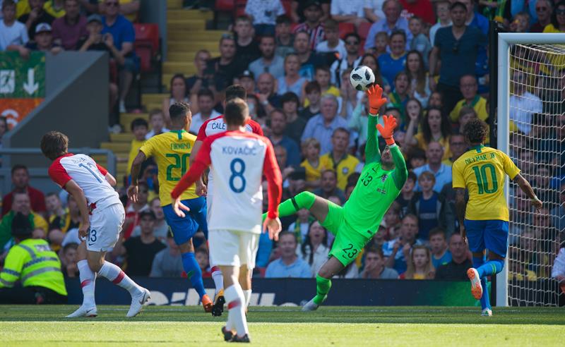 Neymar regresa la sonrisa a Brasil que vence 2-0 a Croacia (Fotos y Video)