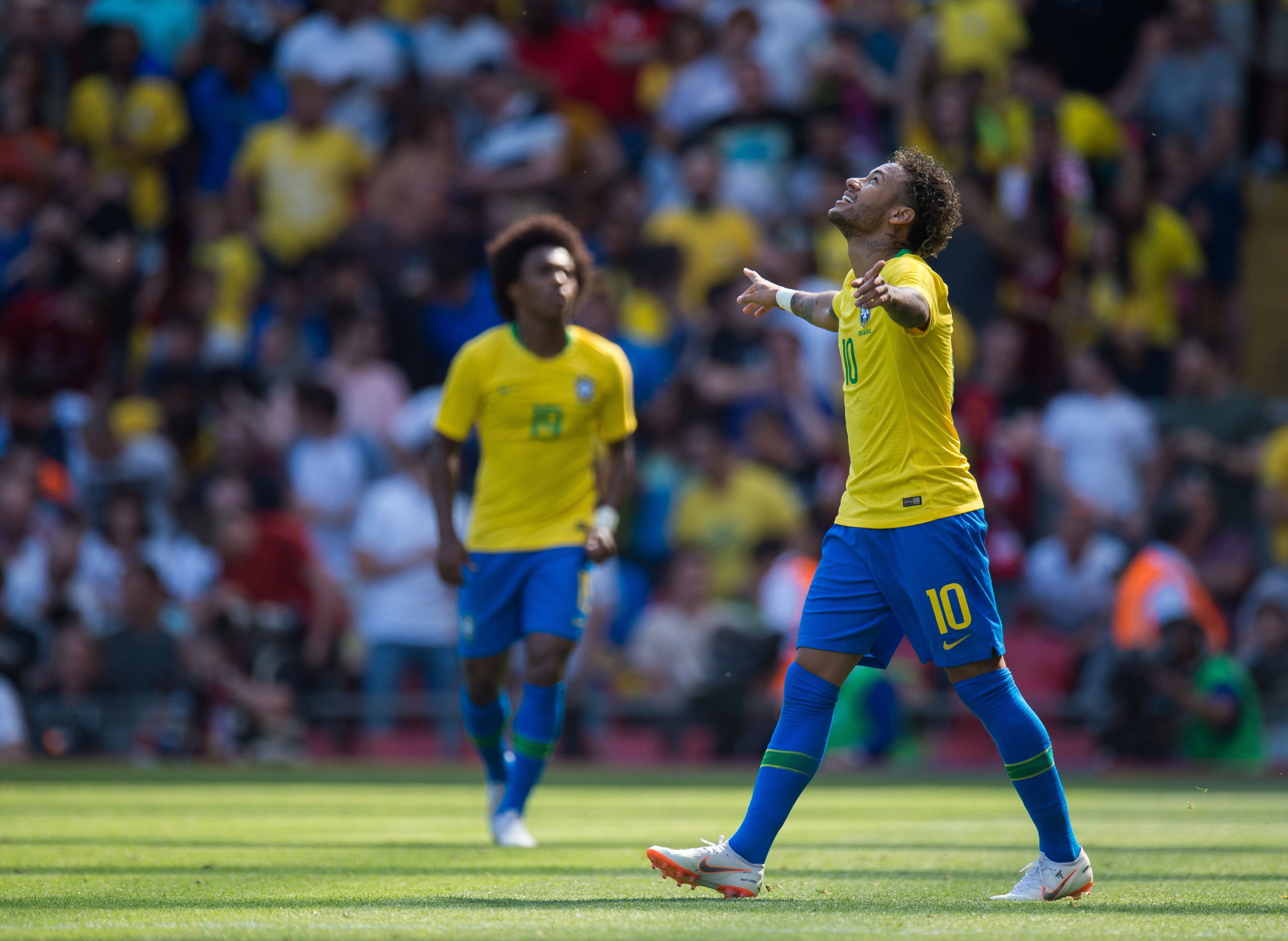 Neymar regresa la sonrisa a Brasil que vence 2-0 a Croacia (Fotos y Video)