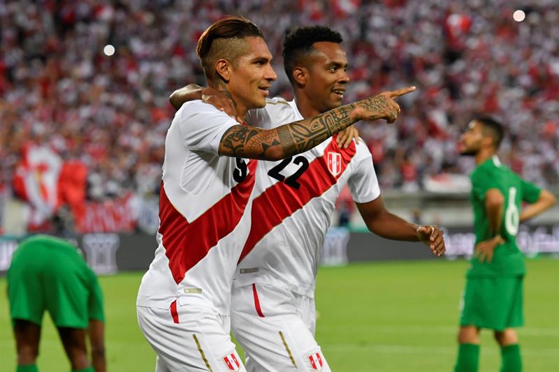 Guerrero vuelve y guía a Perú ante Arabia