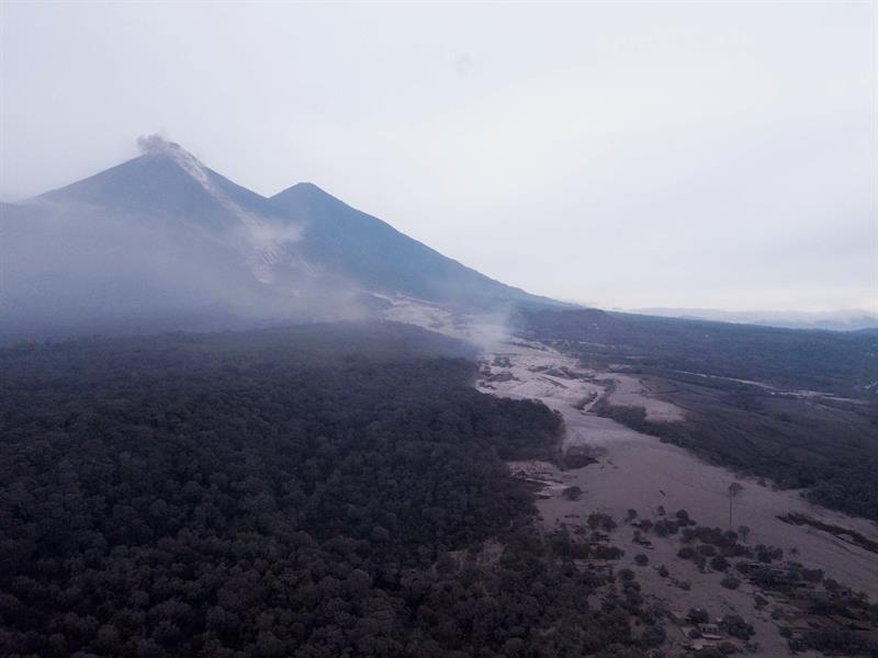 Suben a 65 los muertos por la erupción del volcán de Fuego en Guatemala (Fotos)