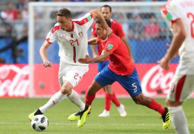 Serbia derriba la fortaleza de Costa Rica que cae por la mínima