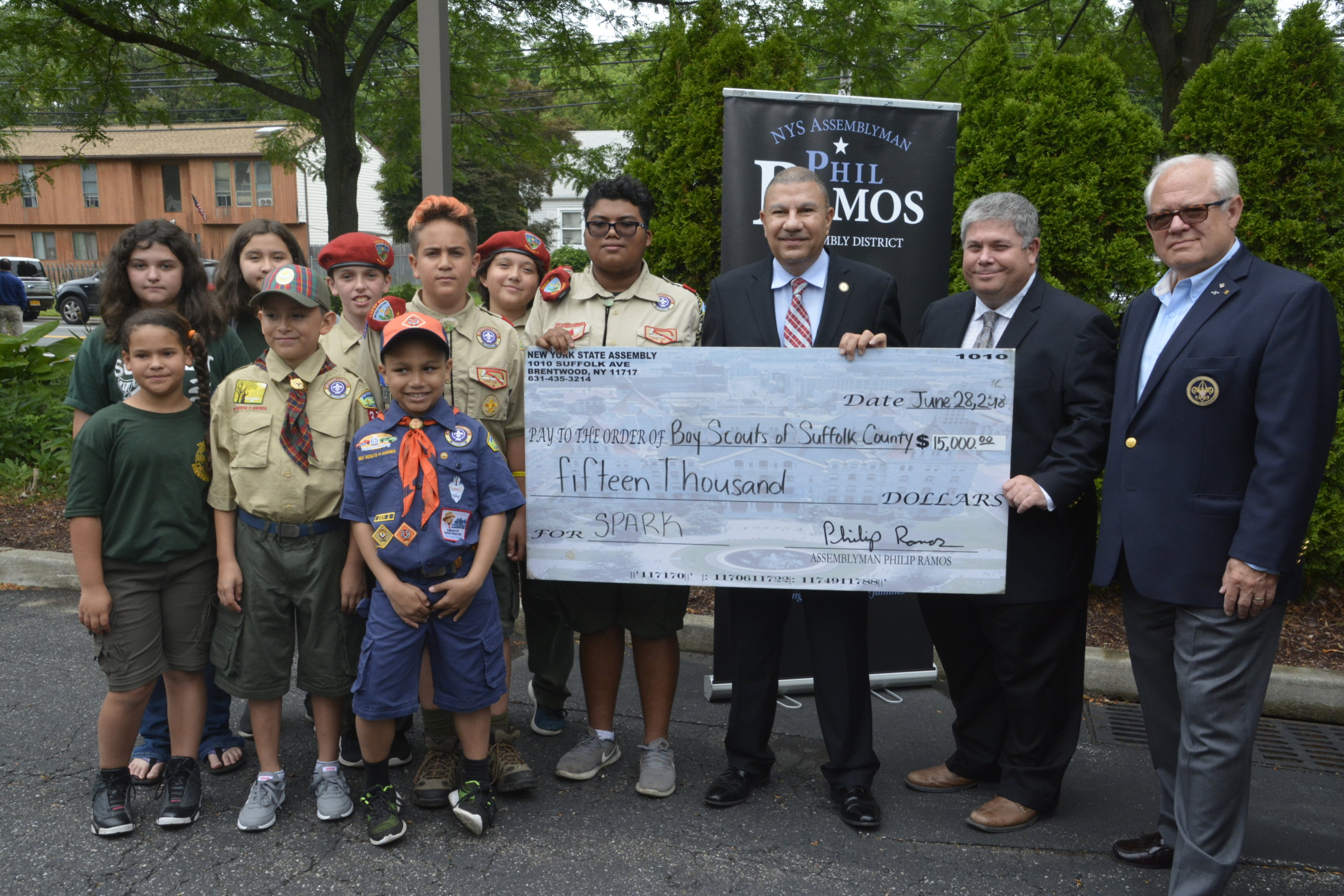 Asambleísta Phil Ramos asegura financiamiento para la creación de tres nuevas tropas de Boy Scouts