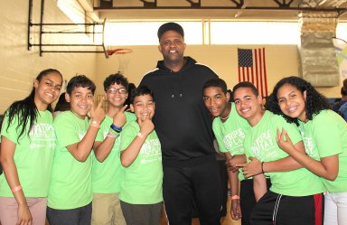 Lanzador de los Yankees, CC Sabathia, se une a campaña de salud para jóvenes