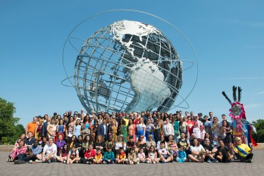 Queens celebró su diversidad posando para fotografía histórica