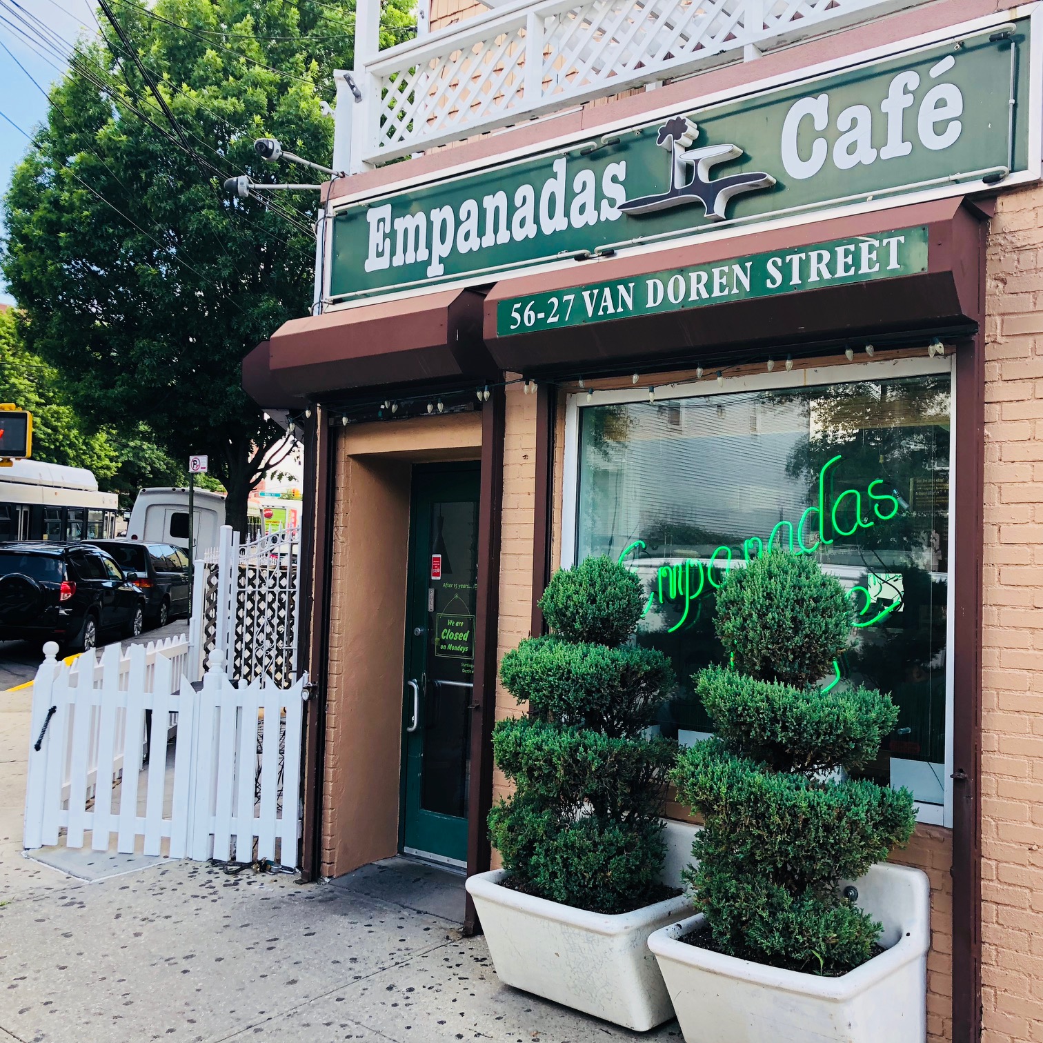 Empanadas Café festeja quince años de atención al público