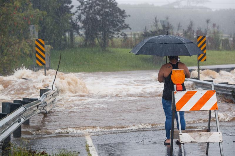 El huracán Lane causa inundaciones, apagones y cortes de carretera en Hawái