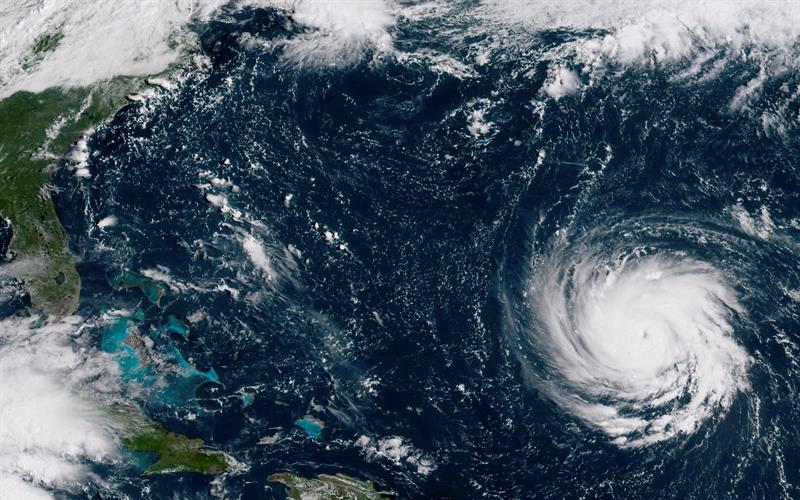 Huracán Florence mantiene categoría 4 y se acerca peligrosamente al este de EEUU