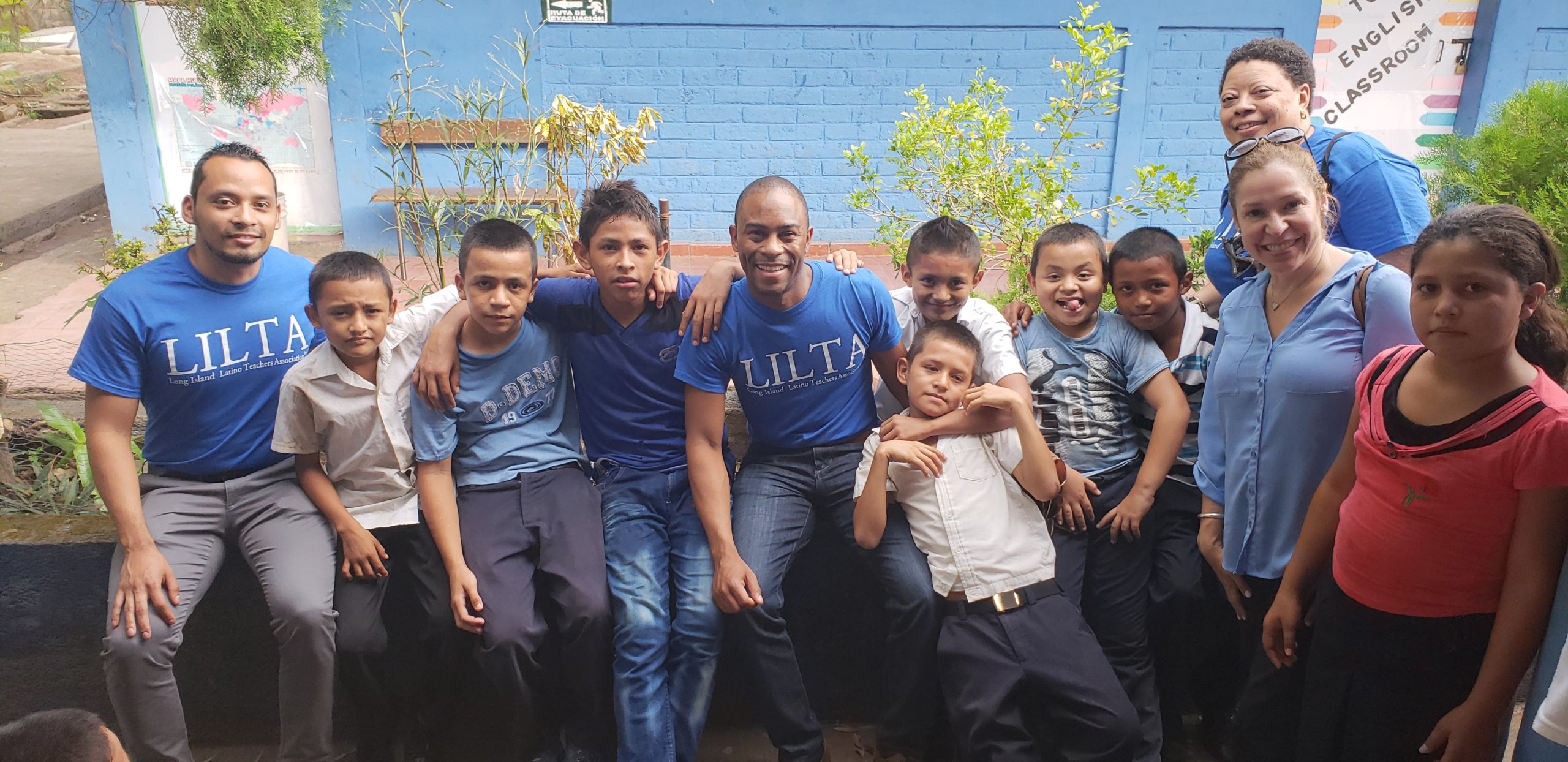 Maestros hispanos fomentan la integración de estudiantes salvadoreños que llegan a Long Island