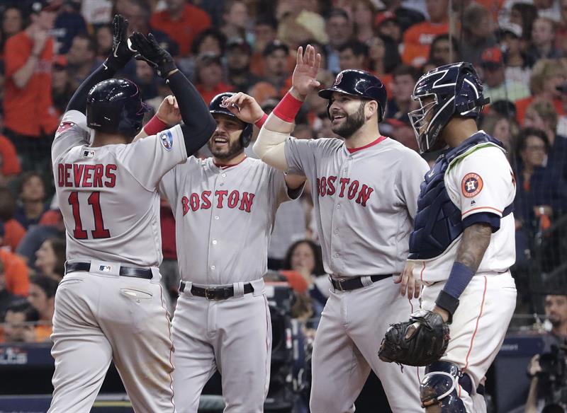 Puertorriqueño Alex Cora hace historia en las Grandes Ligas (Fotos)