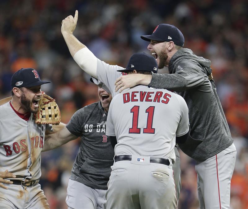 Puertorriqueño Alex Cora hace historia en las Grandes Ligas del béisbol