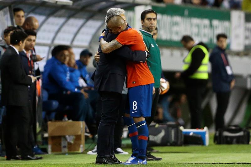 Chile golea a Honduras con un doblete de Vidal, y Rueda toma aire