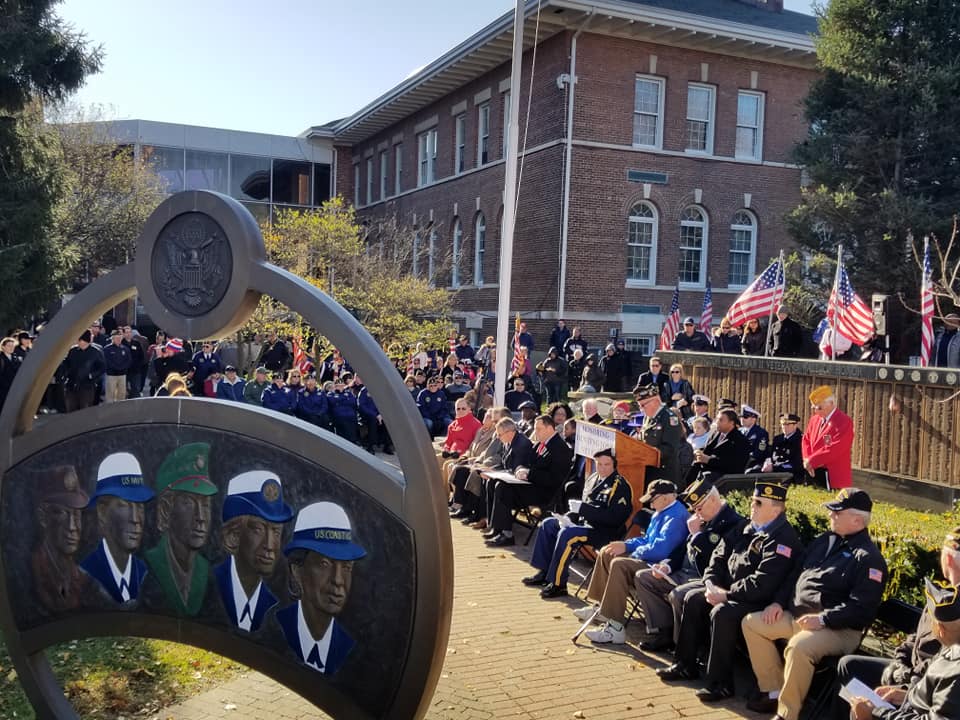 Pueblo de Huntington celebró con honor y orgullo el Día de los Veteranos