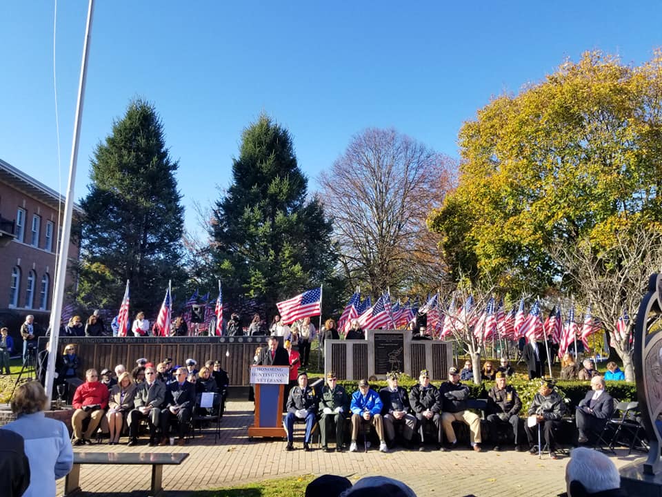 Pueblo de Huntington celebró con honor y orgullo el Día de los Veteranos