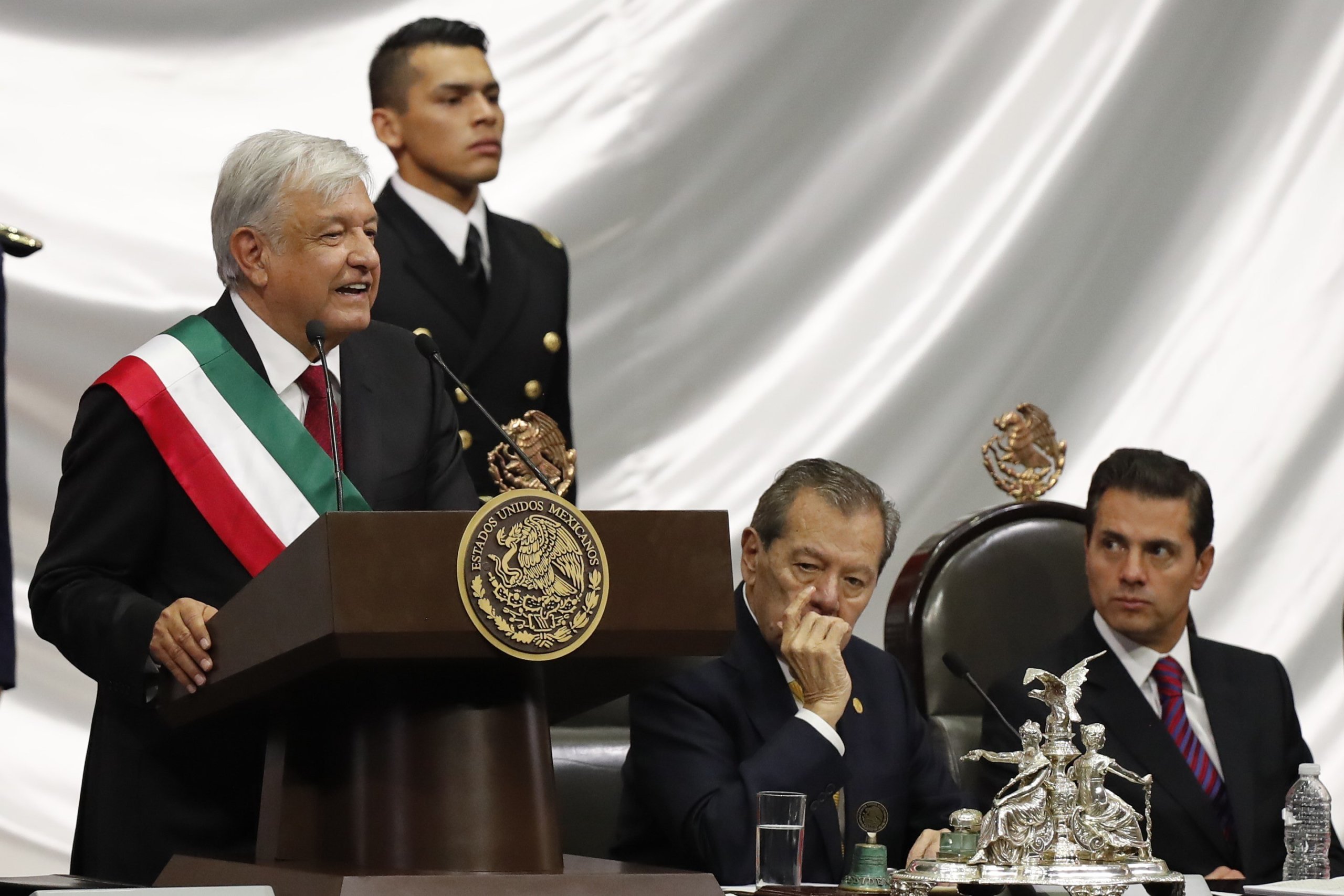 Manuel López Obrador juramentó como nuevo presidente de México