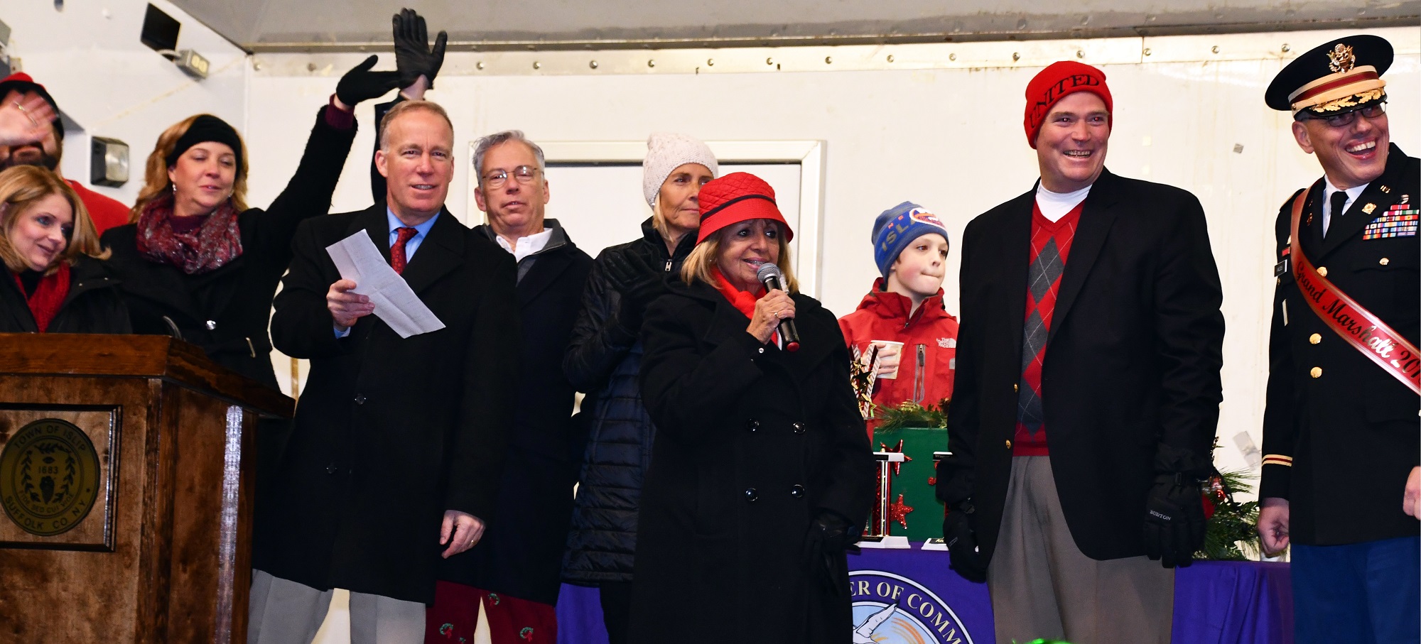 Desfile navideño del Pueblo de Islip atrae a miles de visitantes (Fotos)