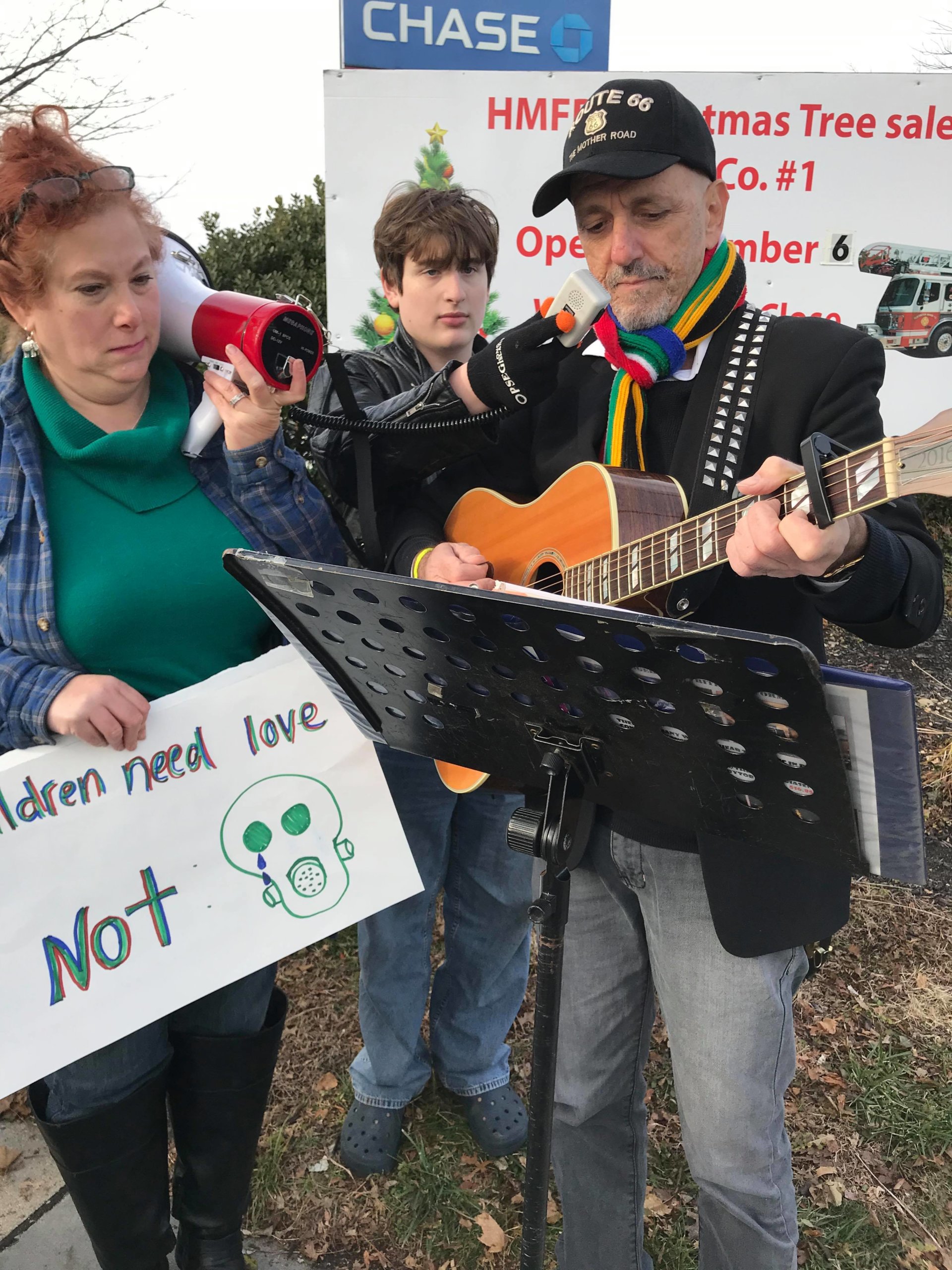 Protestan contra separación de familias y agresiones a inmigrantes en la frontera