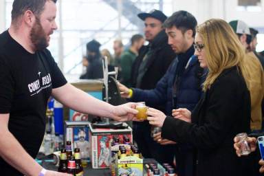 Disfrute de excelentes comidas y bebidas en el Dime Best of Brooklyn Food & Beer Festival