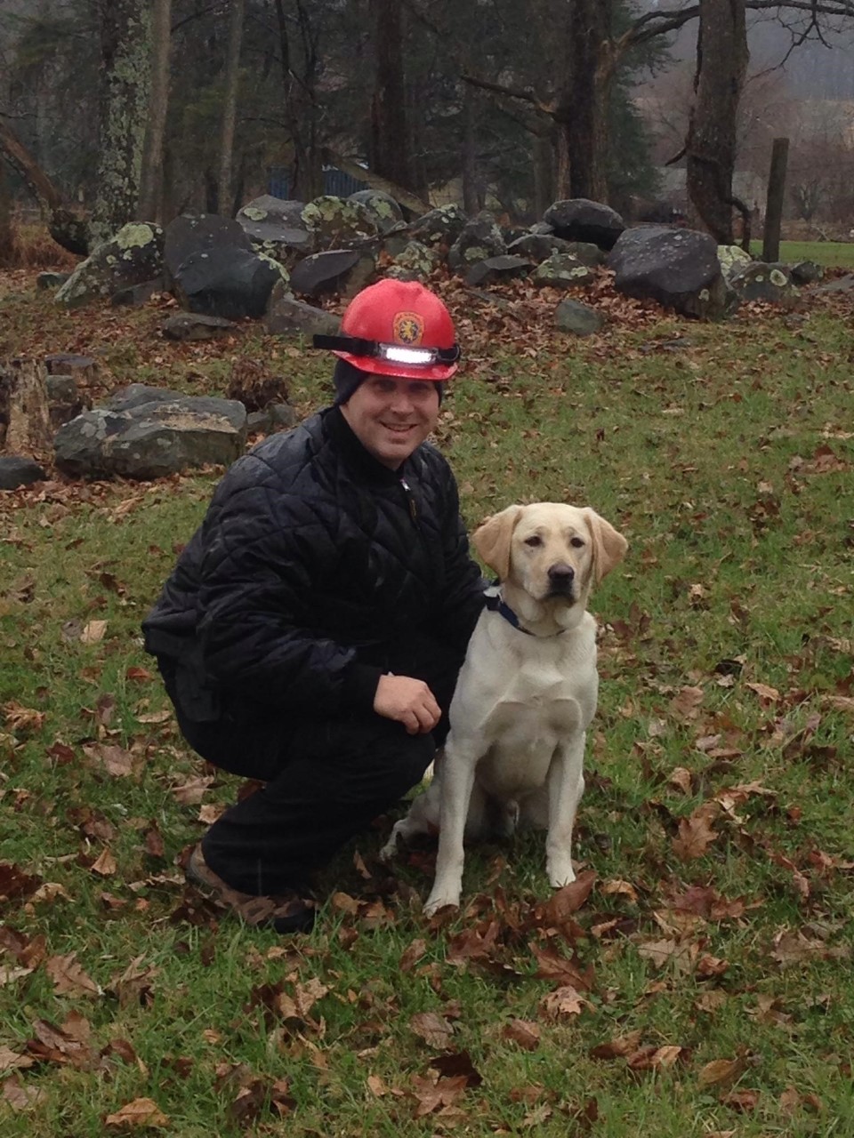 Reconocen labor de Jefe de Bomberos de Nassau y de perro rescatista