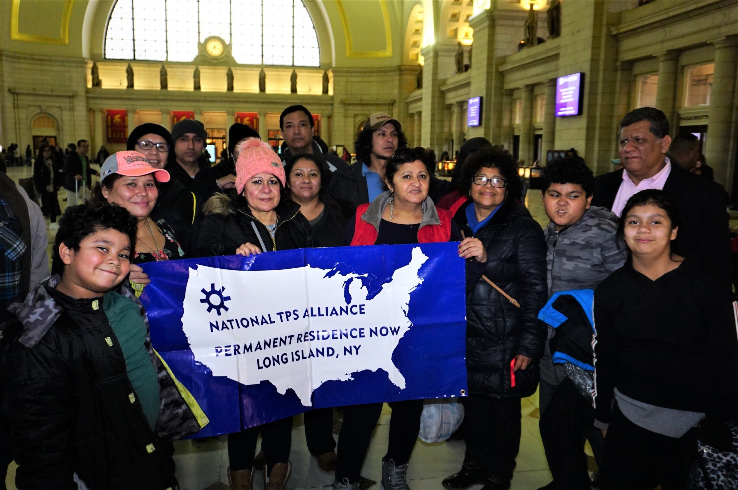 Inmigrantes con TPS viajaron de LI a DC para exigir la residencia permanente