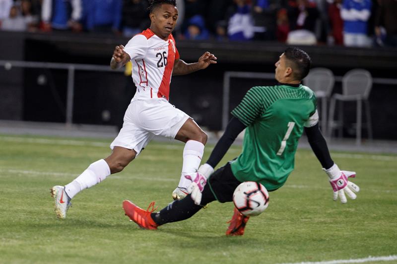 El Salvador derrota 2-0 a Perú con autogol de Trauco y golazo de Cerén