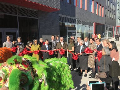 Celebran nuevo desarrollo de viviendas multifamiliares en Queens