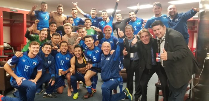 El Salvador derrota 2-0 a Perú con autogol de Trauco y golazo de Cerén