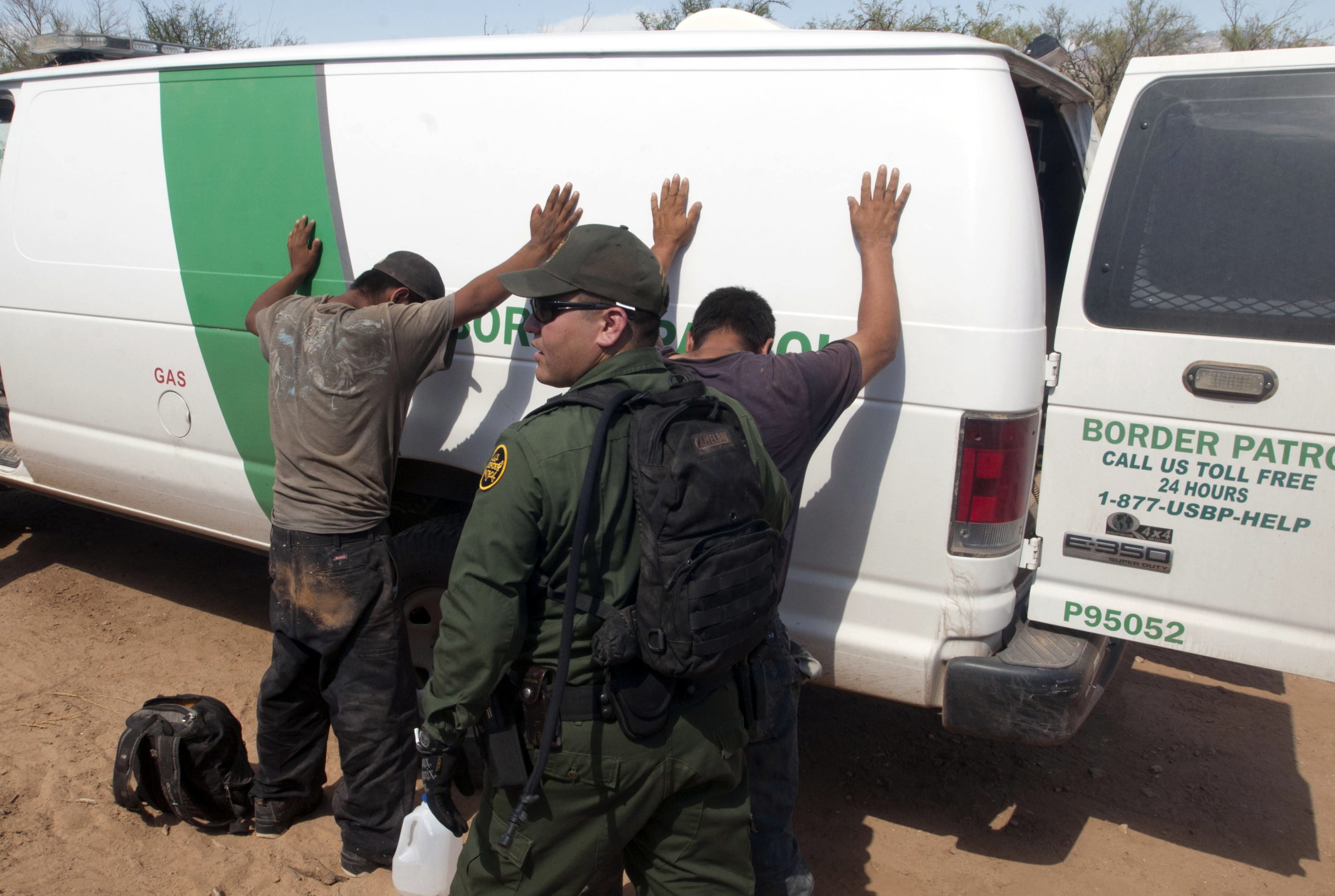 Dos inmigrantes salvadoreños mueren bajo la custodia de las autoridades