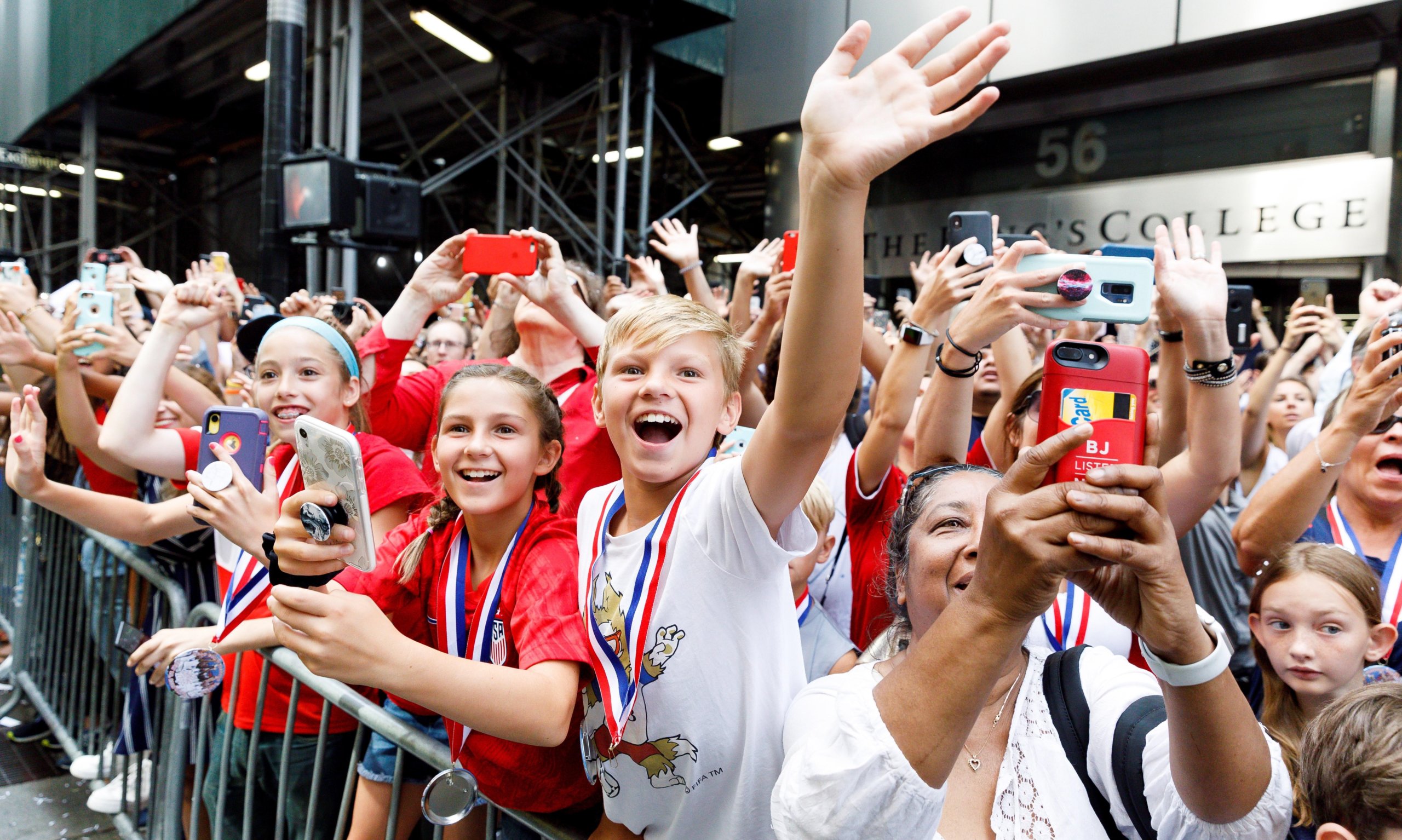 Miles de neoyorquinos reciben en desfile a las campeonas del mundo (Fotos y Video)