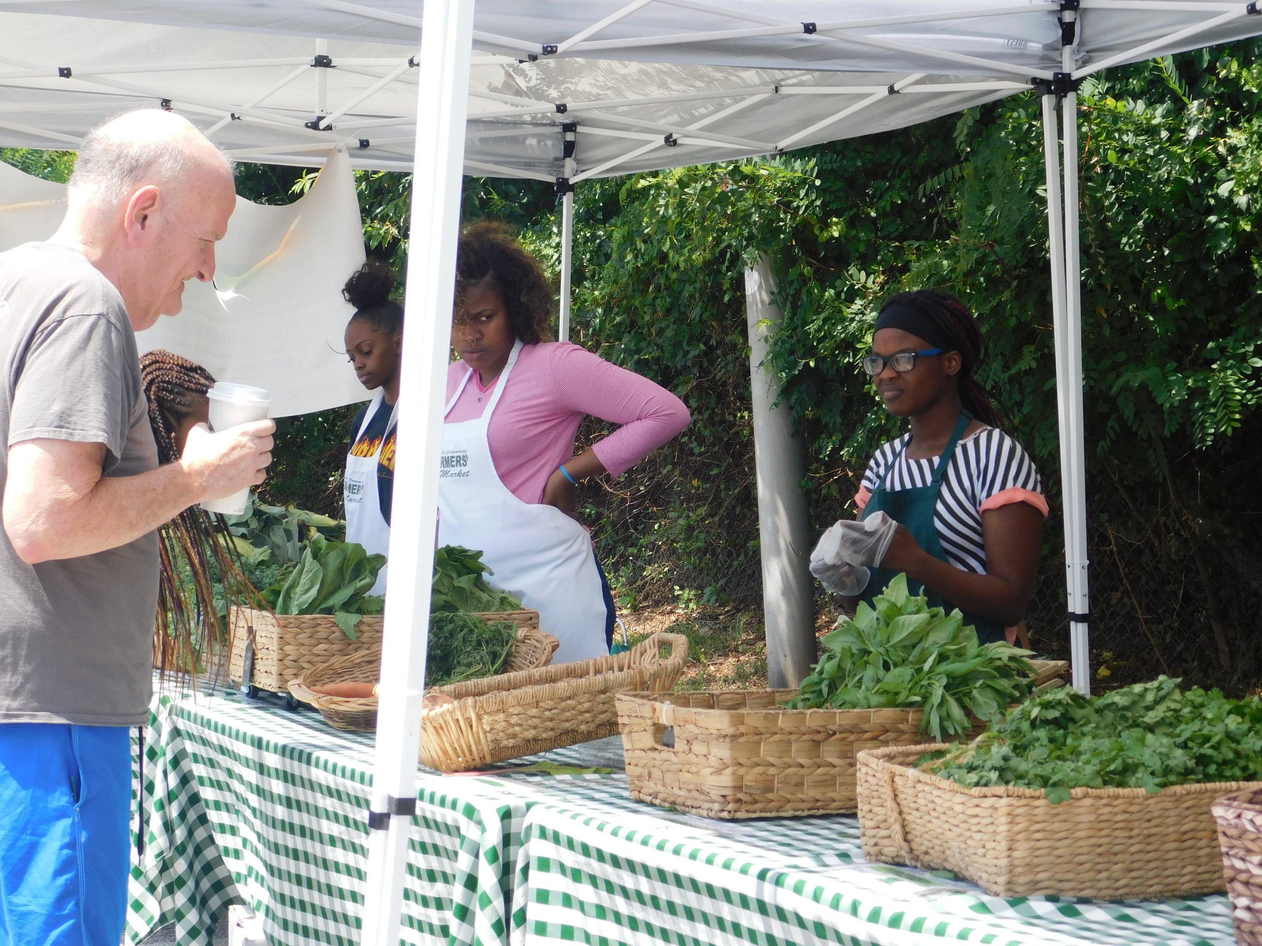 Jóvenes son protagonistas en Mercado de Agricultores de Freeport-Baldwin