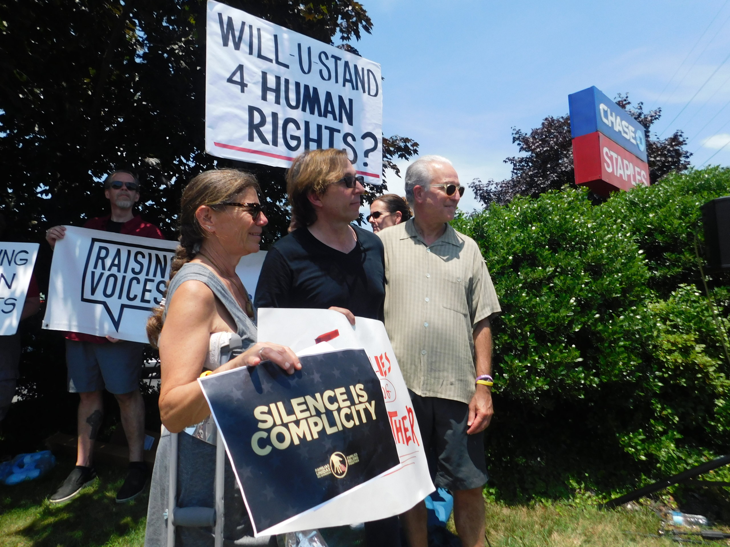 Protestan en Long Island por los niños que siguen siendo separados en la frontera