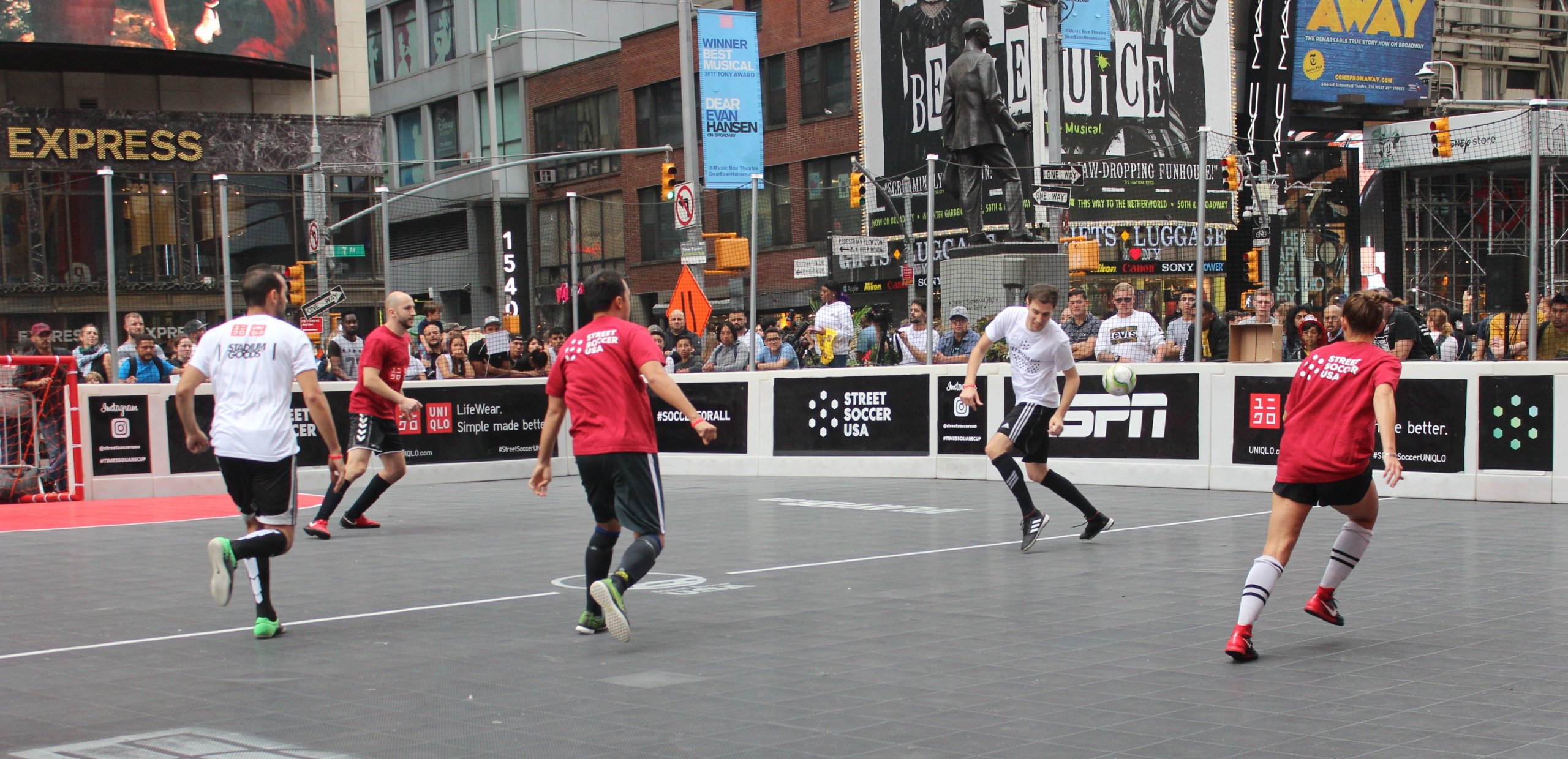 Soccer Street USA, fútbol en pleno corazón de Manhattan (Fotos)