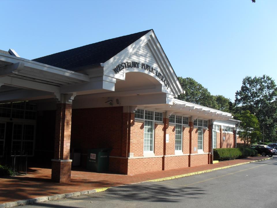 Celebran el Mes de Registro de Tarjeta en la Biblioteca Pública de Westbury